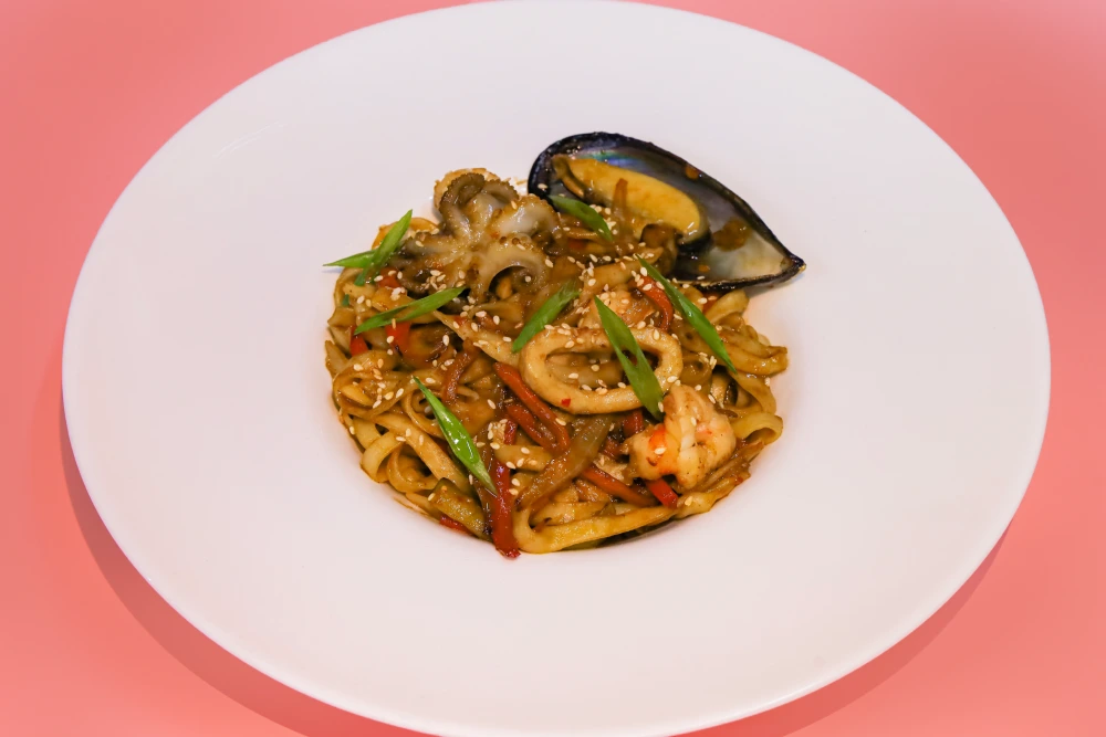 Удон с морепродуктами с соусе терияке