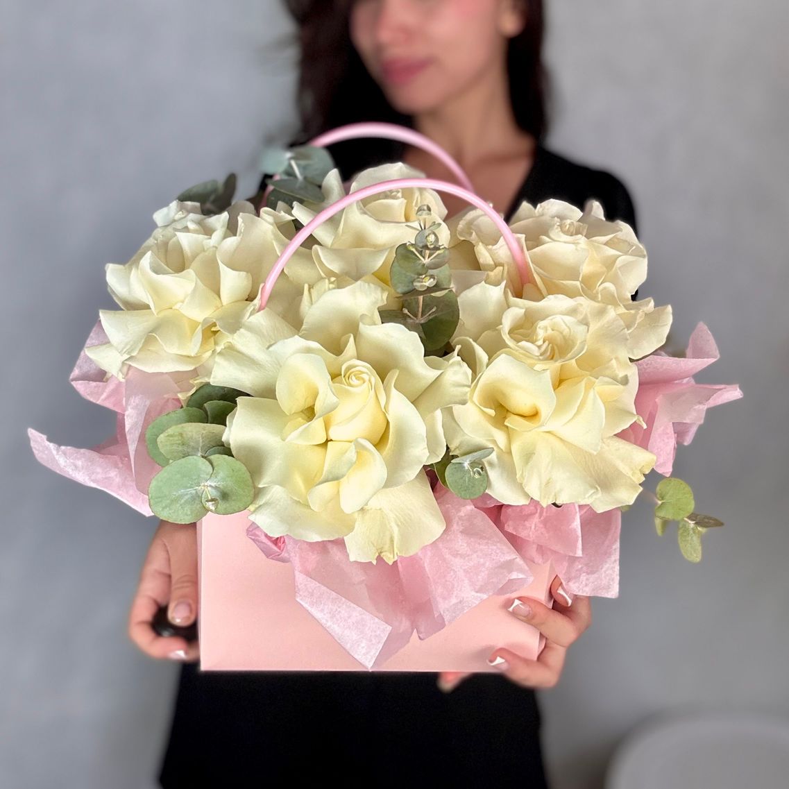 Стильная сумочка с белой розой