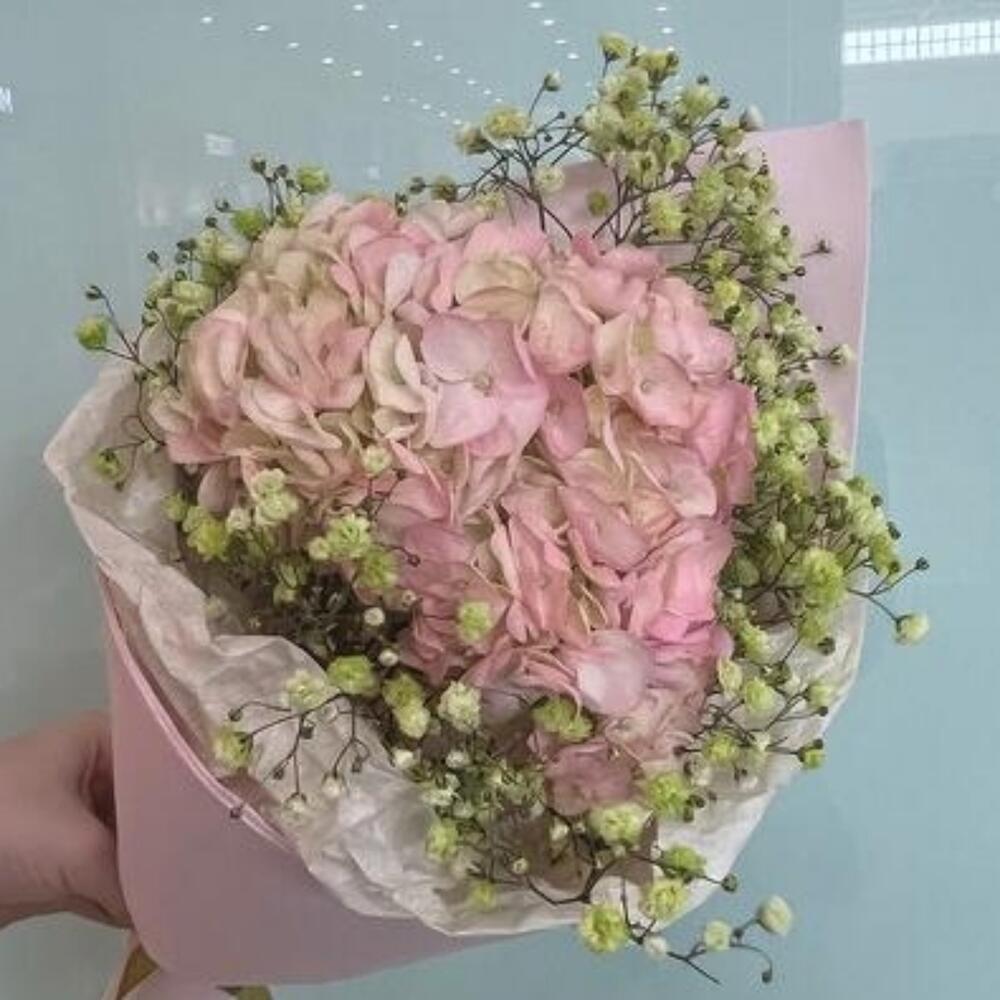 Букет «Пастельная симфония» из гипсофилы и гортензии