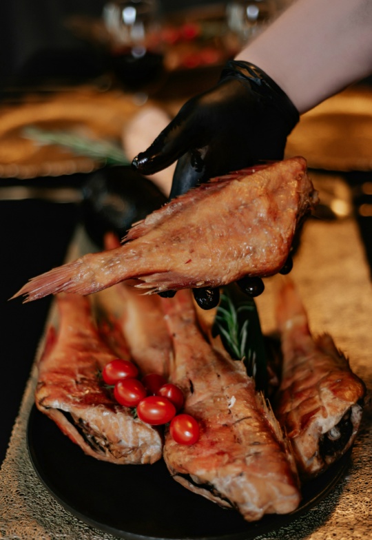 Морской окунь горячего копчения