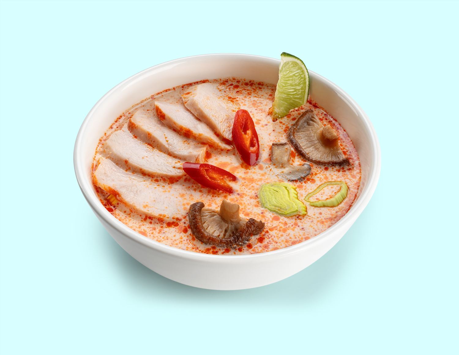 Суп Том ям с курицей и шиитаке