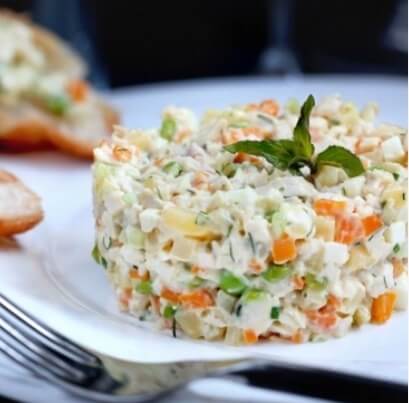 Салат Оливье с курицей