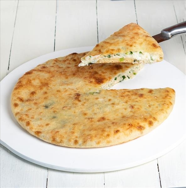 Пирог с сыром и зеленым луком