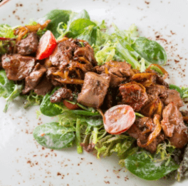 Теплый салат с куриной печенью