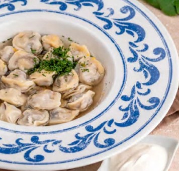 Пельмени с говядиной и бульоном