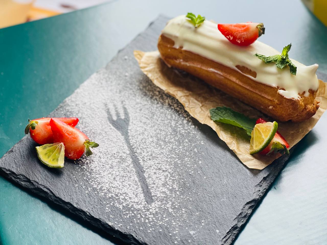 Эклер ванильный