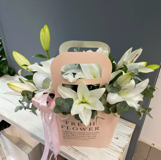 Ароматная сумочка с белыми лилиями и эвкалиптом