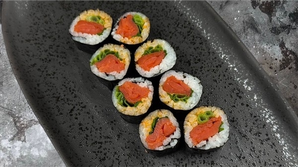 Хосомаки с копченой неркой