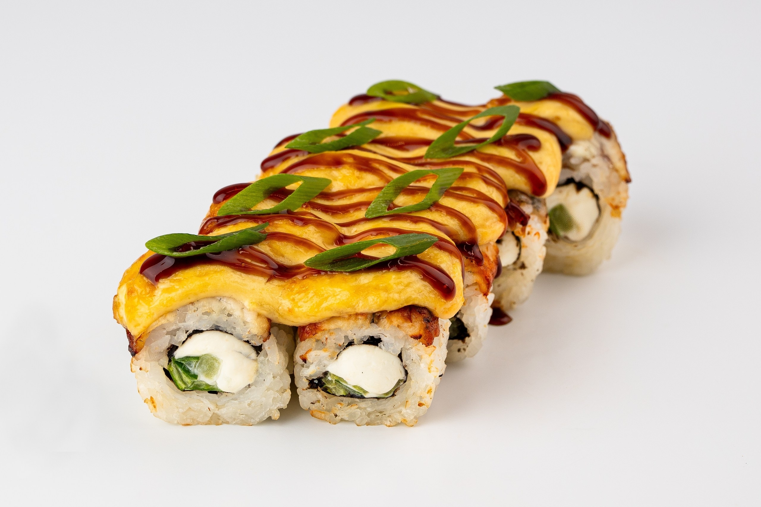 Запеченный ролл с угрем под сырной шапкой