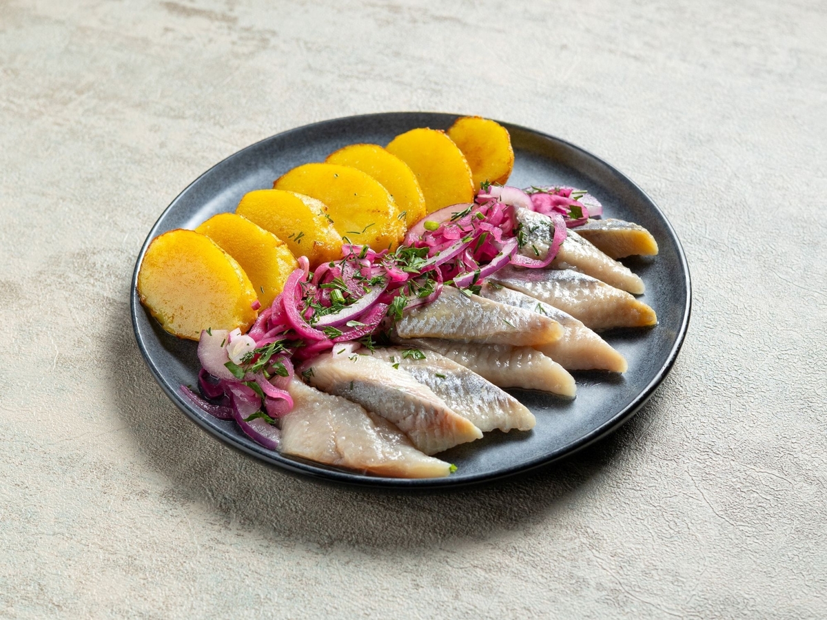 Селедочка с молодым картофелем