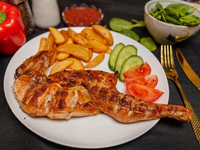 Полцыплёнка с картофелем по-деревенски