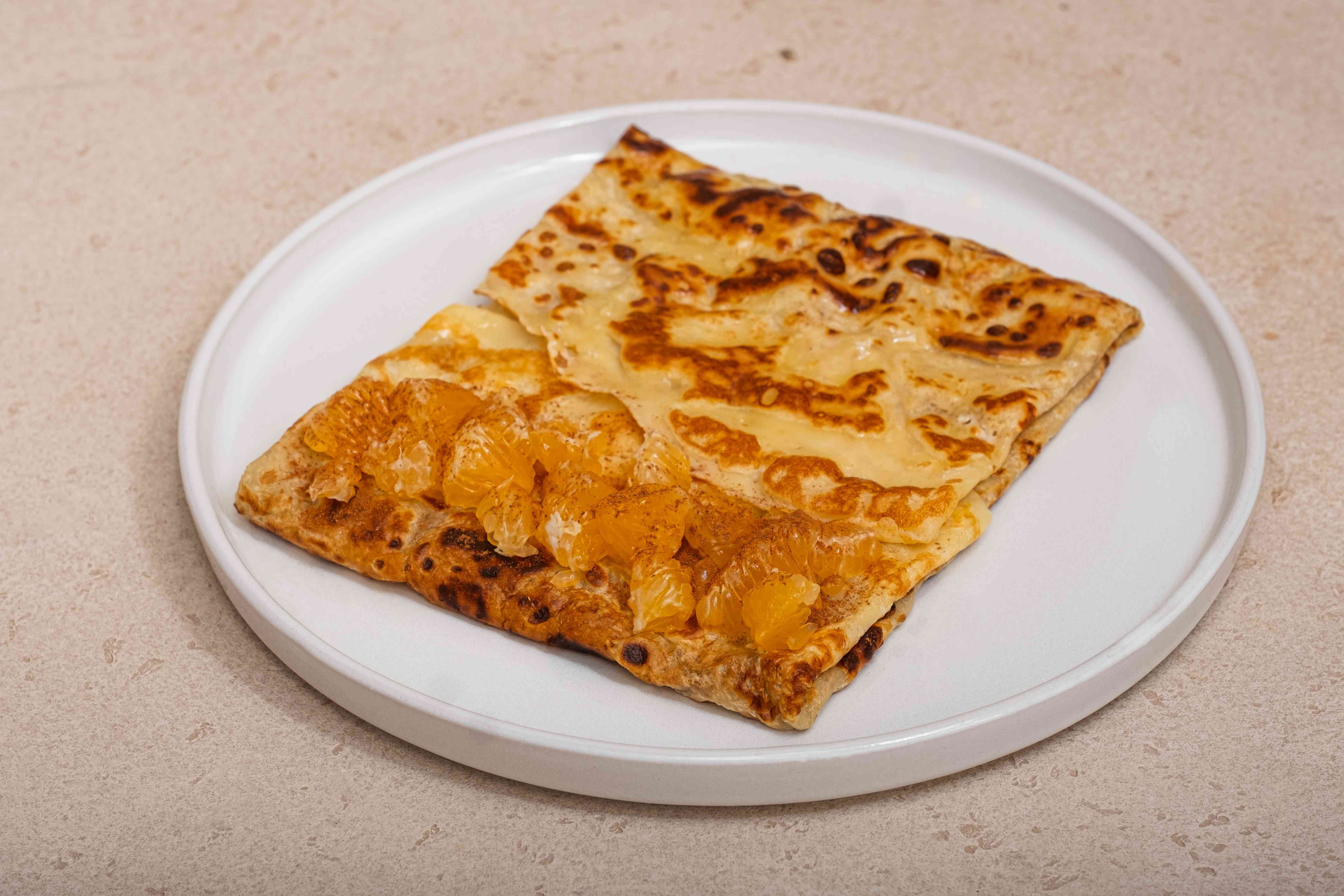 Блин с мандаринами и корицей