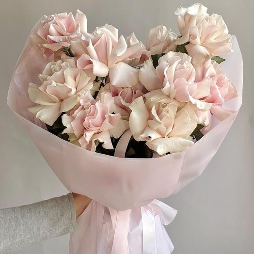 Букет нежно-розовых ажурных роз