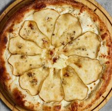 Пицца Дорблю с грушей