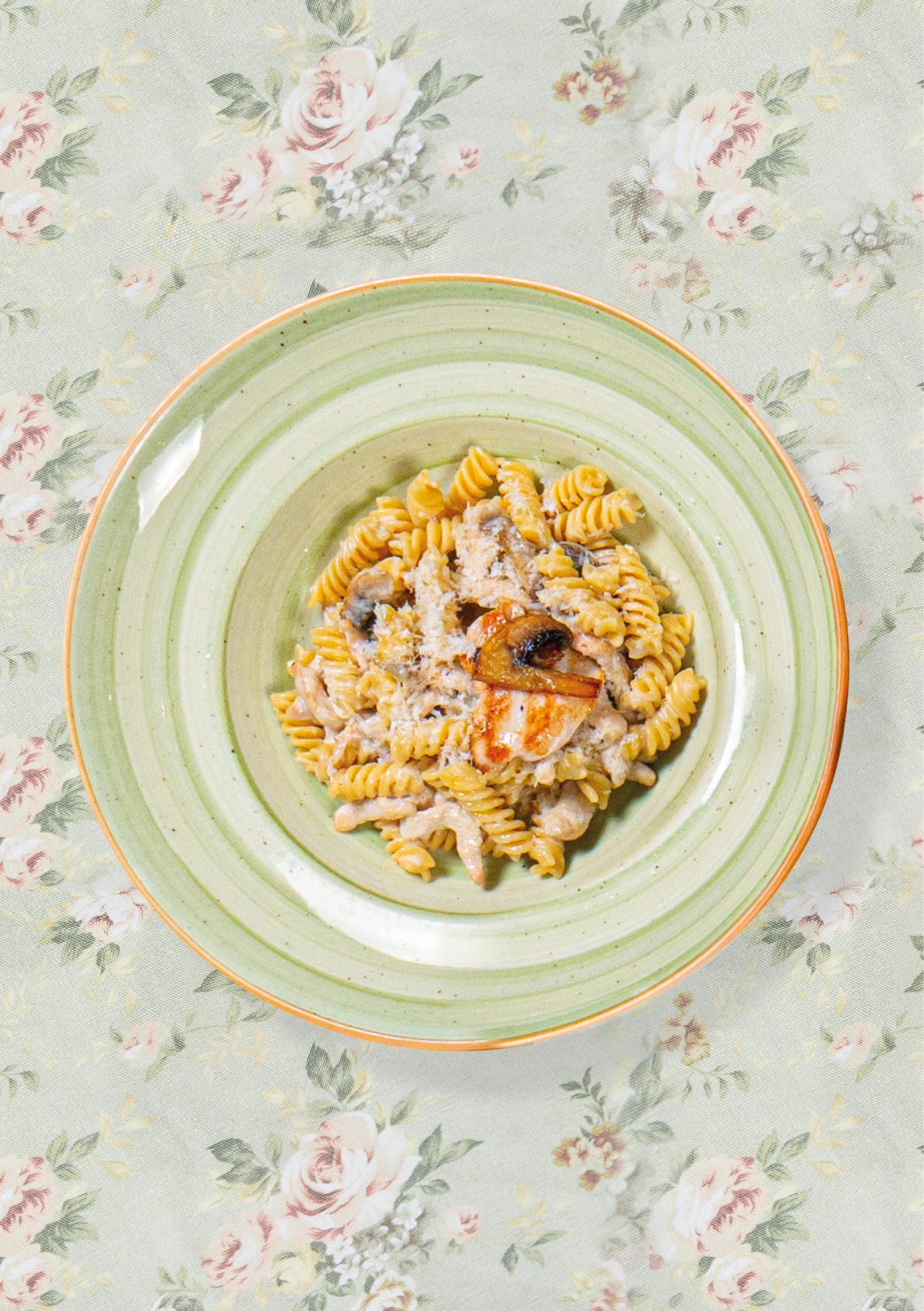 Паста сливочная с куриным филе и шампиньонами