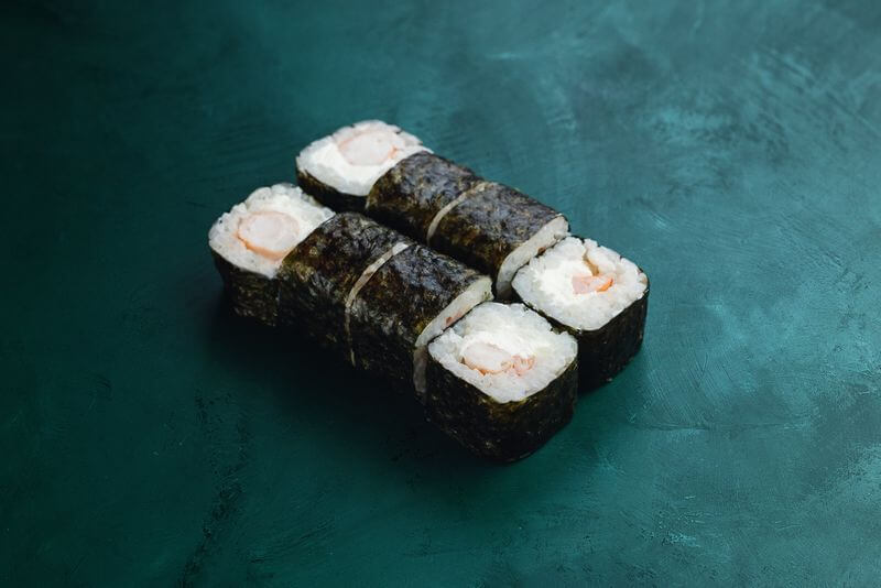 Ролл с креветкой и сыром