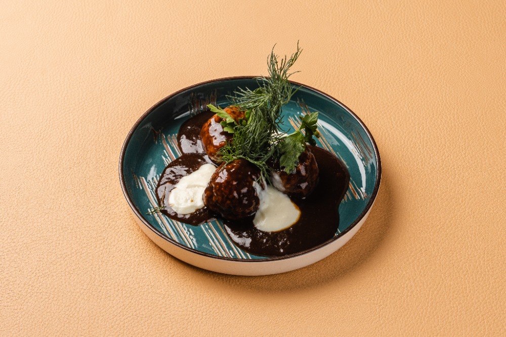 Митболлы в соусе Демиглясс