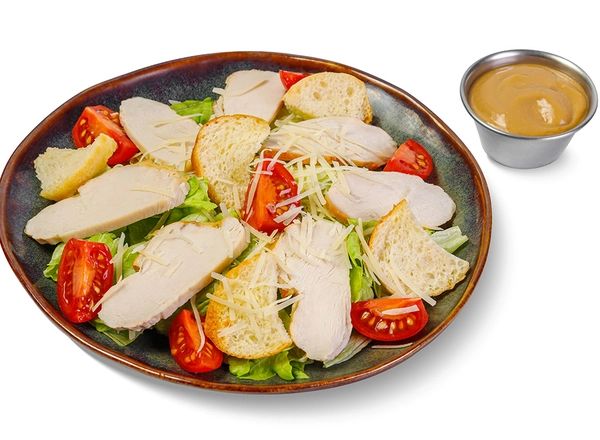 Салат Цезарь с курицей