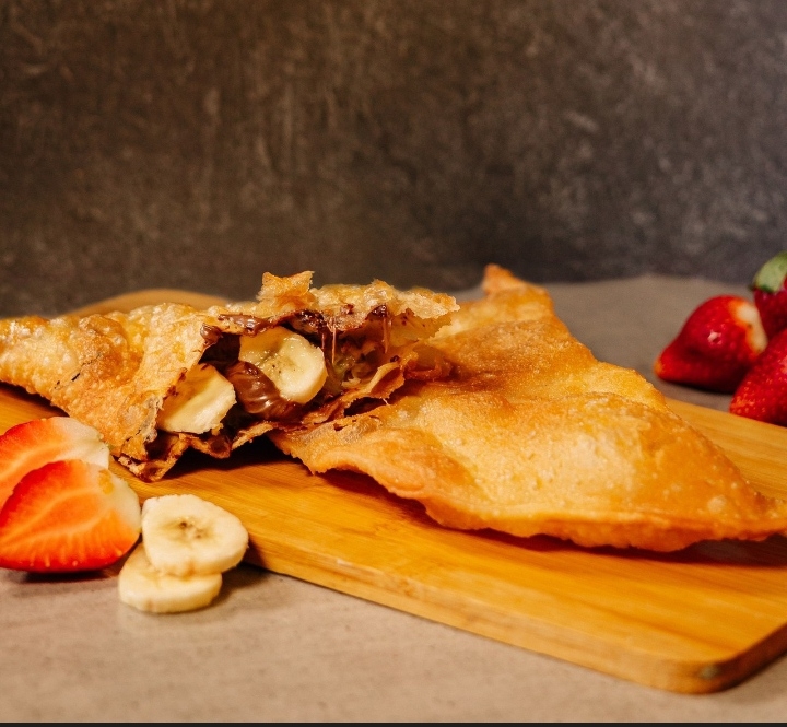 Чебурек с бананом и шоколадом