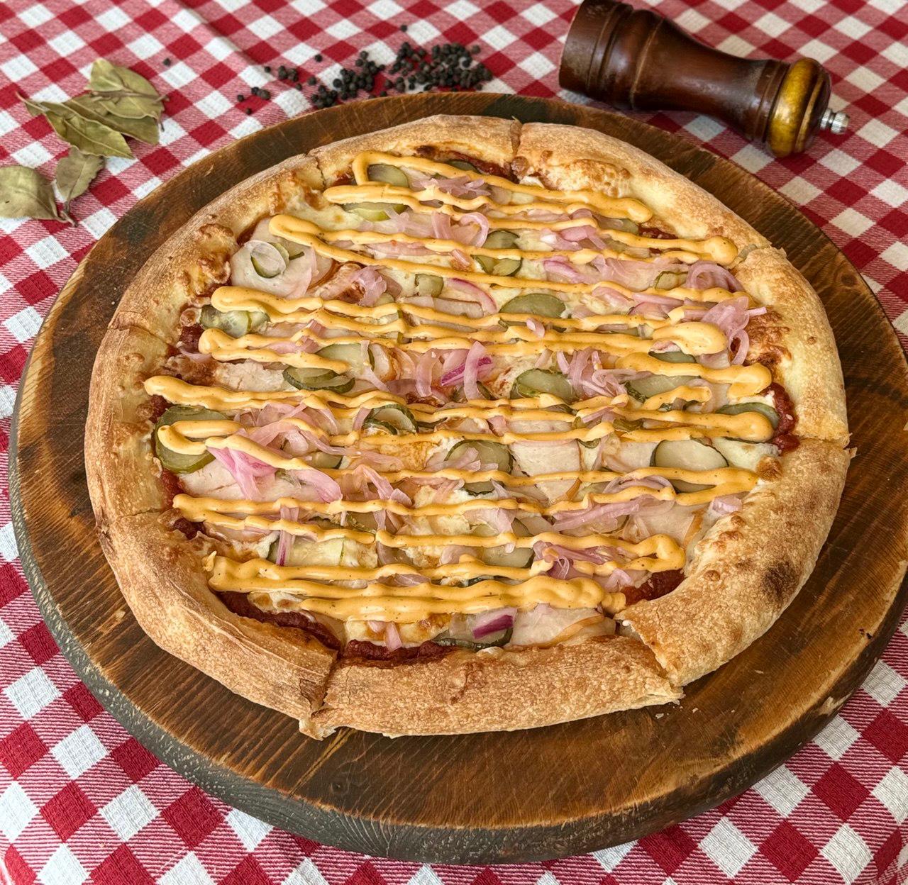Пицца с курочкой и соусом Биг-тейсти 
