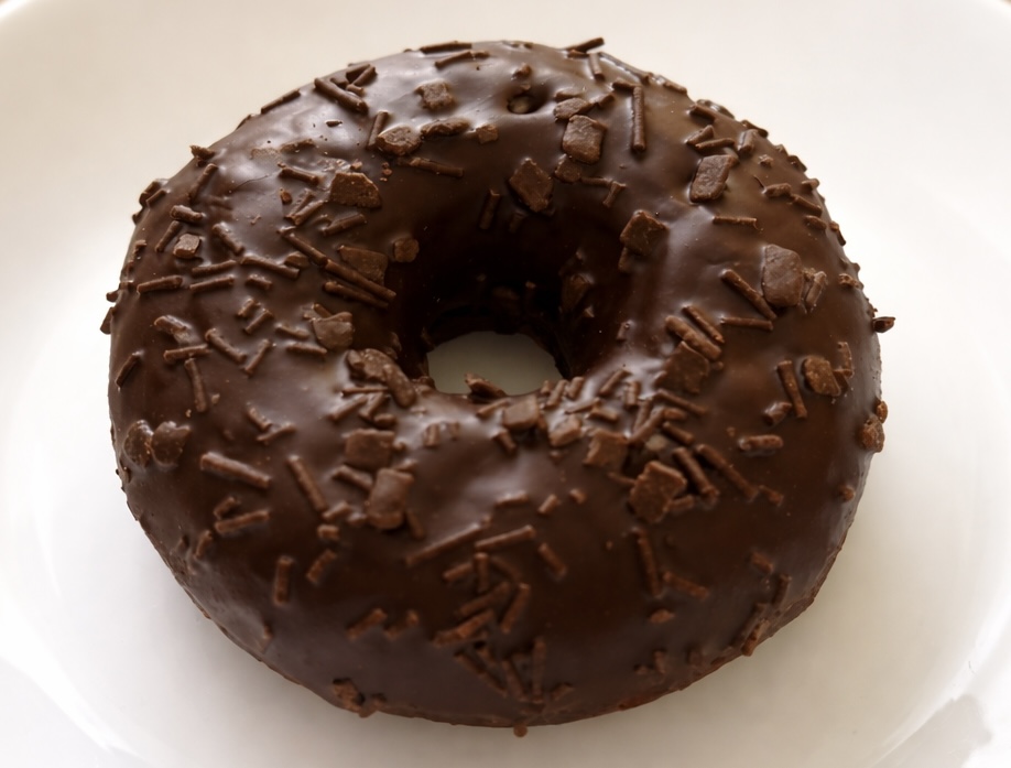 Донат шоколадный
