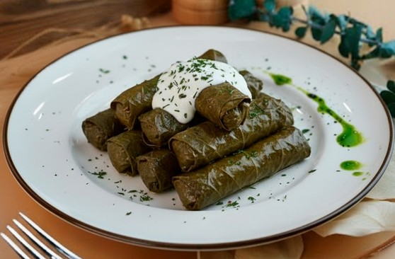 Долма из виноградных листьев