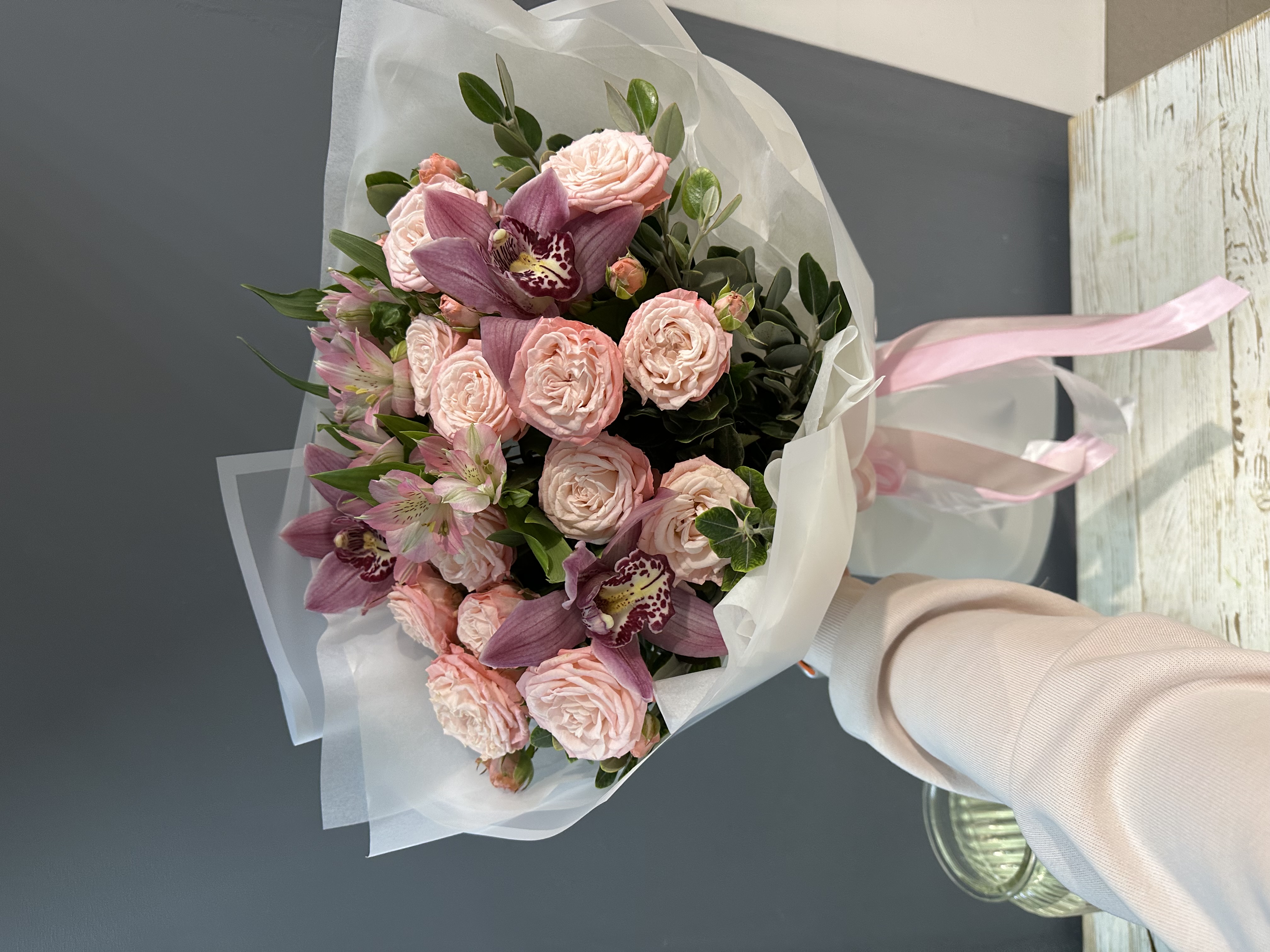 Букет с орхидеей