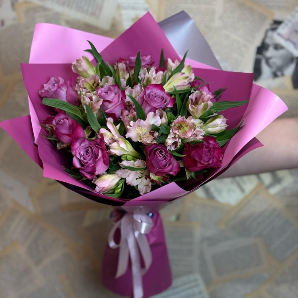 Сборный букет розы с альстромерией