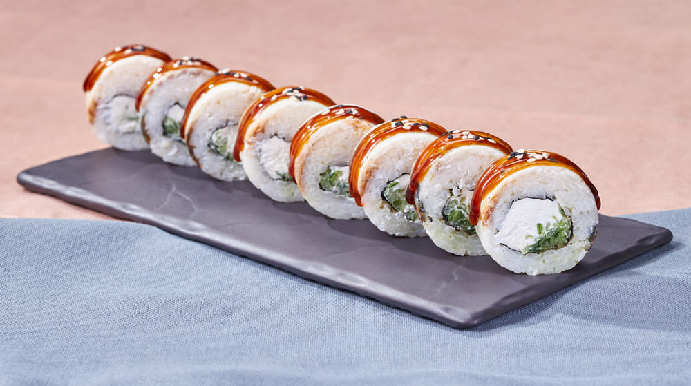 Ролл Филадельфия с соусом унаги