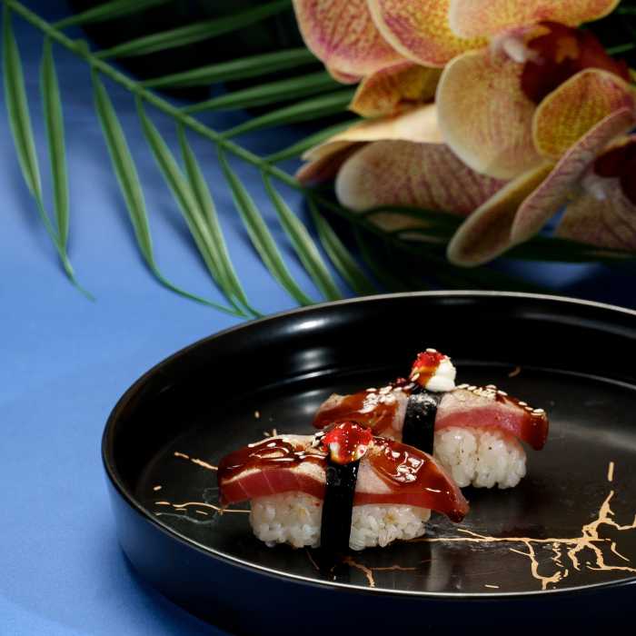 Суши с опалённым тунцом 2шт