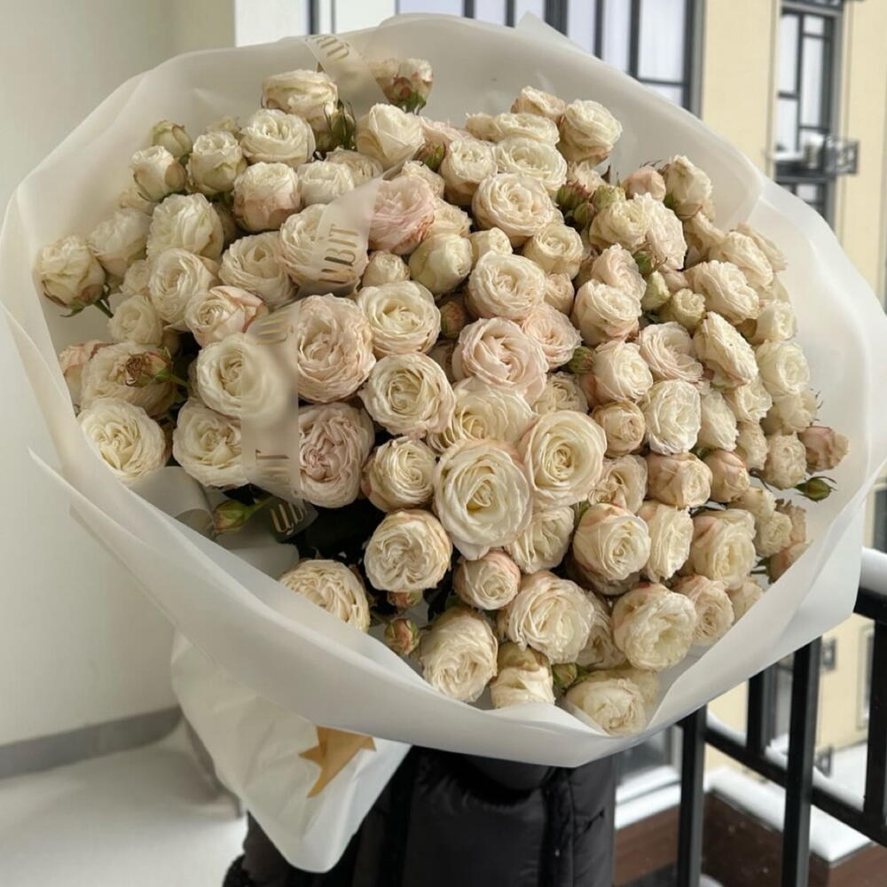 Кустовая пионовидная пион Роза кремовая букет