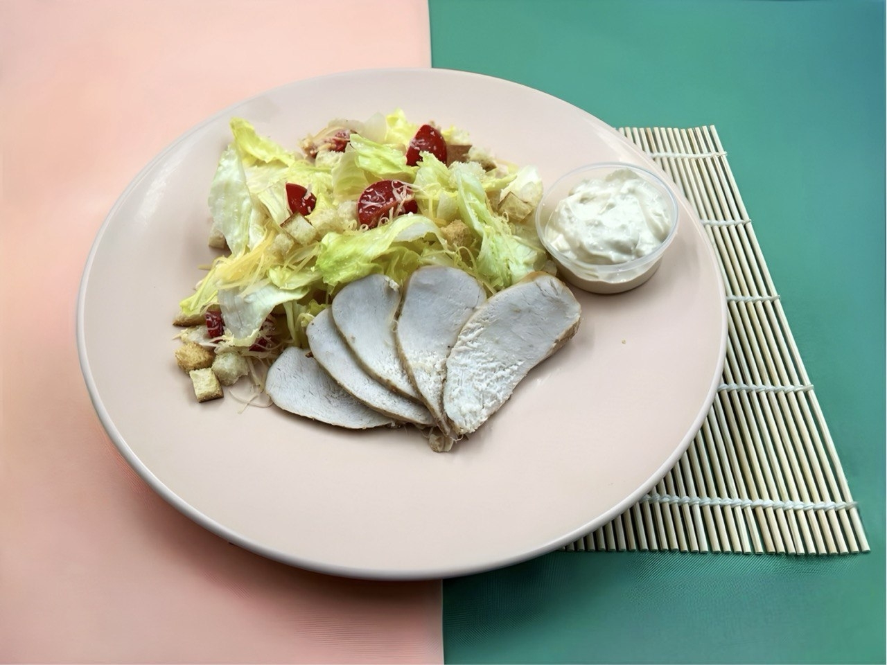 Салат Цезарь с курицей