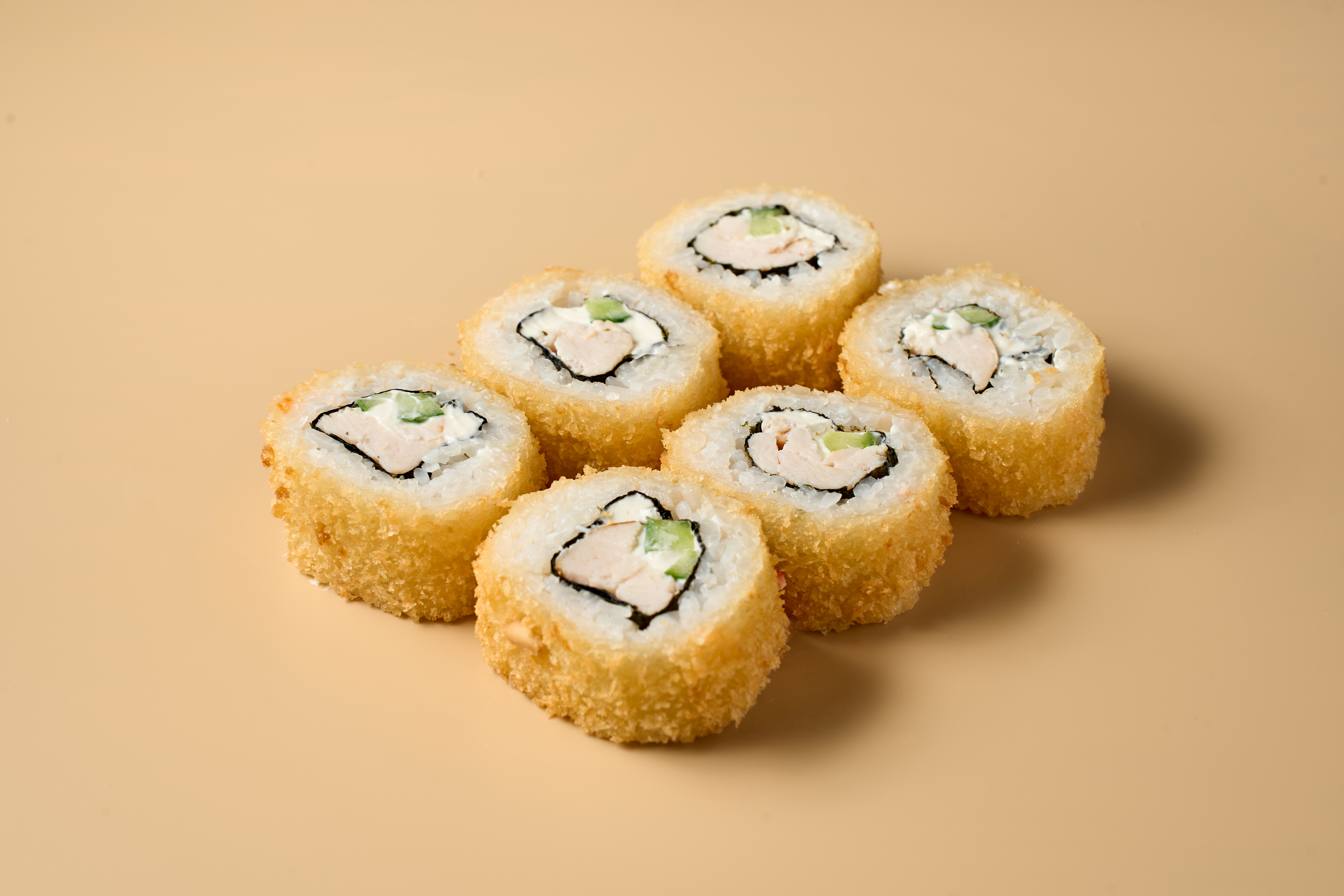 Жареный ролл с курицей