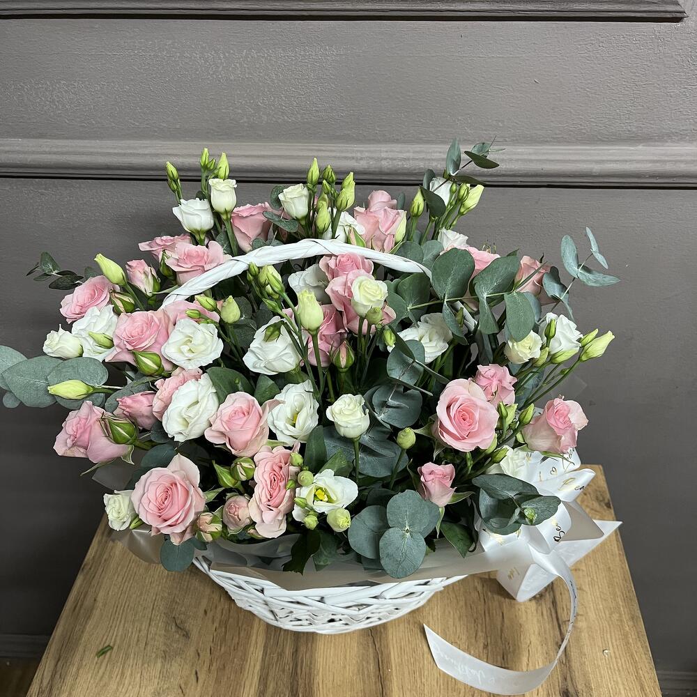 Корзина с цветами розовая
