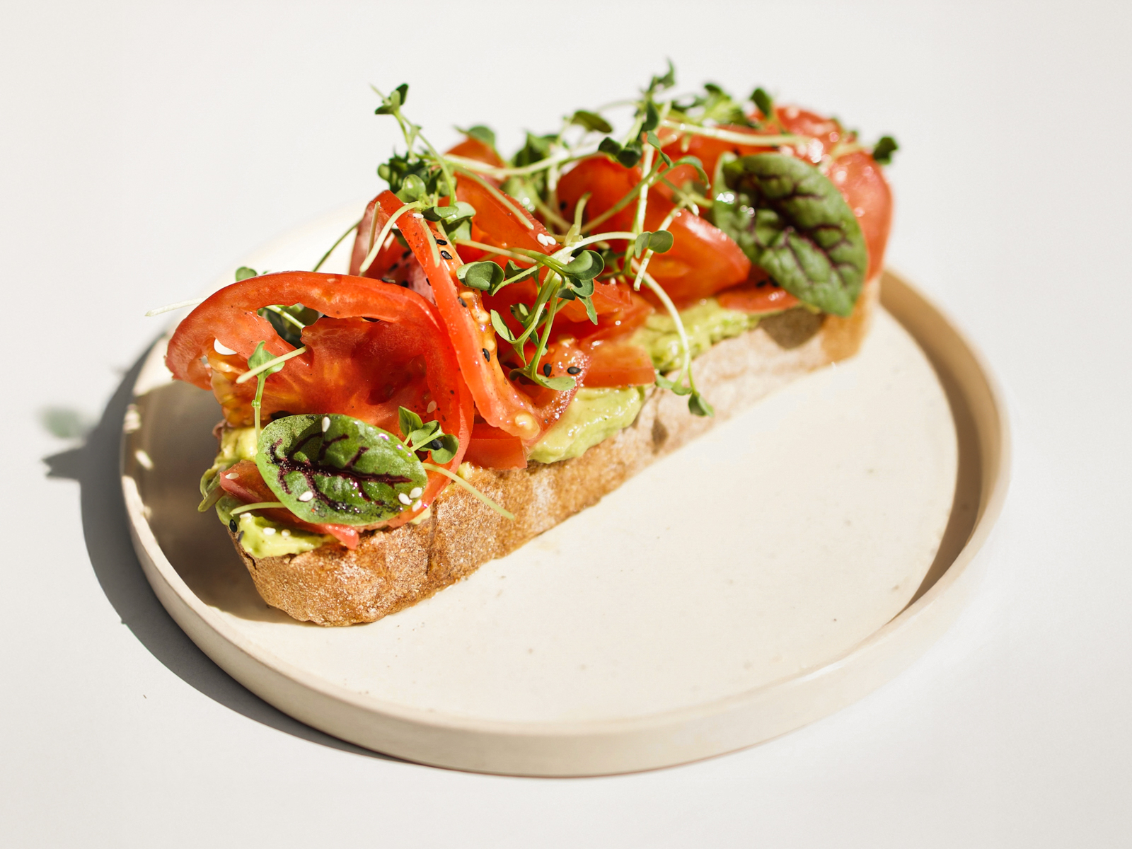 Тост с томатами