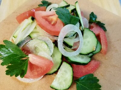 Салат русский из огурчиков и помидорчиков