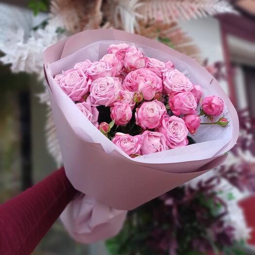 Моно-букет из кустовых роз