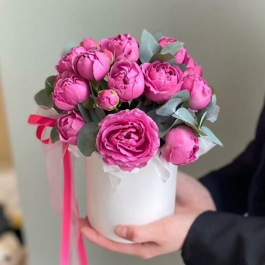 Цветы в коробке пионовидная роза 