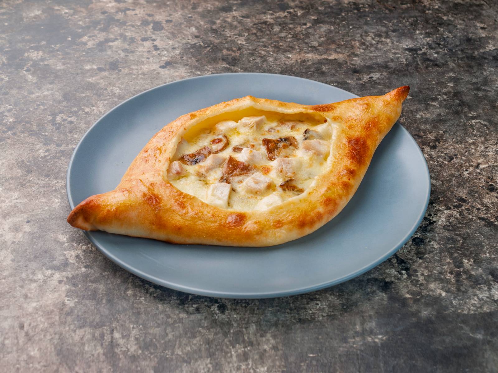 Аджарули с цыпленком и грибами
