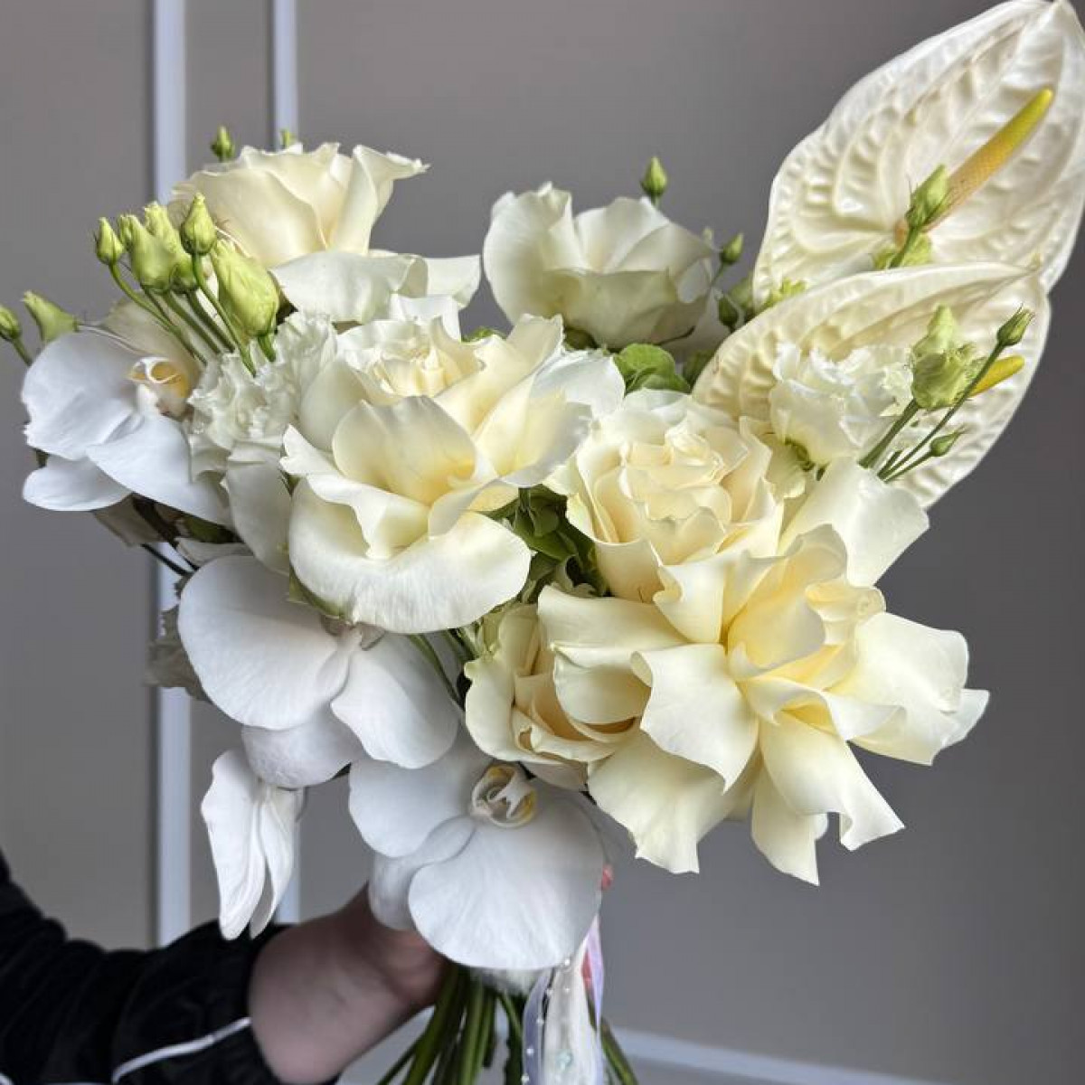 Букет невесты с французскими розами, антуриумом и орхидеями (предзаказ)