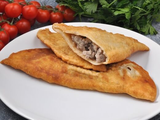 Чебурек со свининой и говядиной