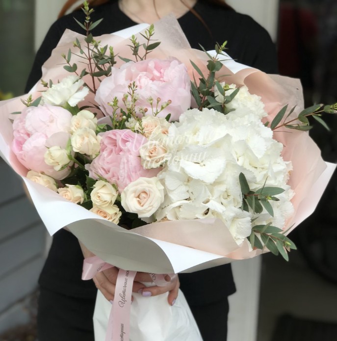 Букет из пионов «Волшебный миг»