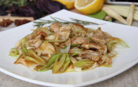 Свинина с луком пореем