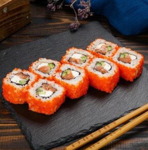 Ролл Калифорния с президентским лососем