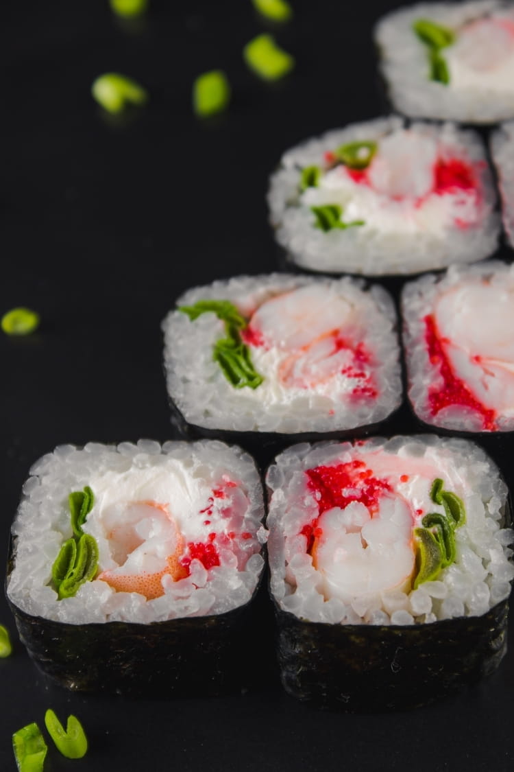 Маки с креветкой и масаго