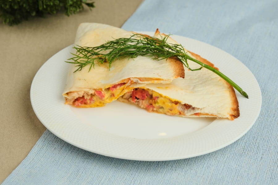 Кесадилья с курицей и сыром