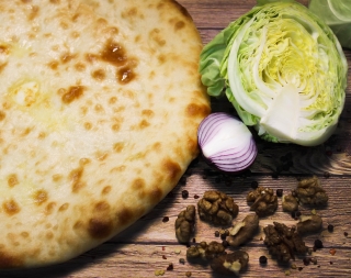 Осетинский пирог с капустой и орехами 1000г