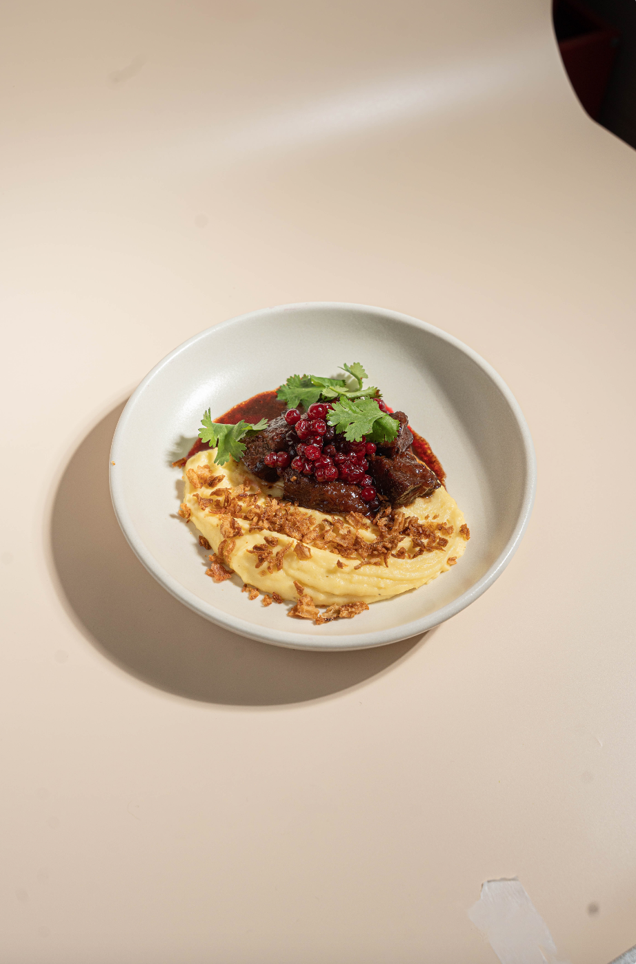 щека растомлённая с картофельным кремом