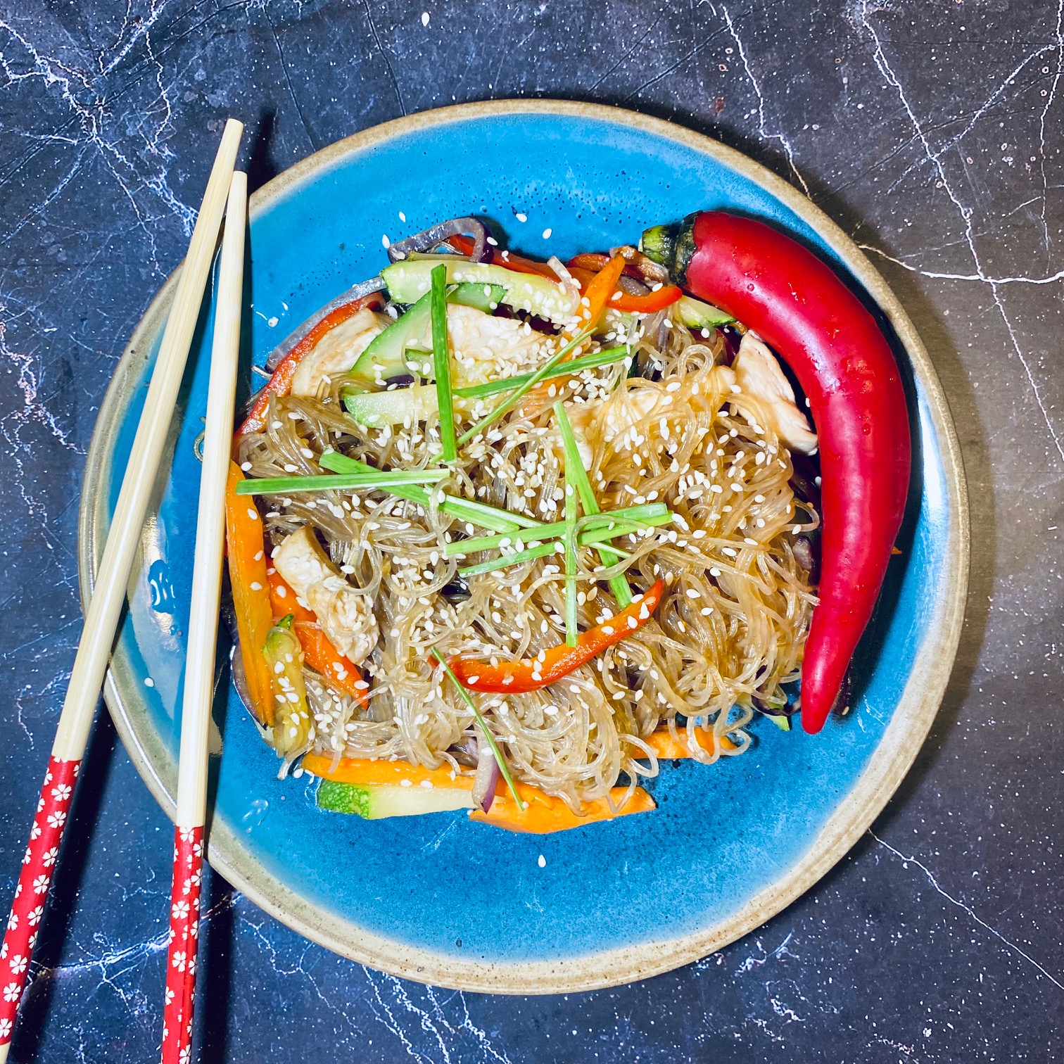 Острая фунчеза с курицей