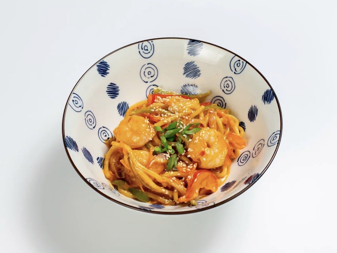 Яичная лапша с тигровыми креветками  в соусе том